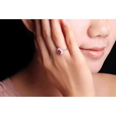Bague rubis Or blanc. Double pavage diamants. Inspiration florale