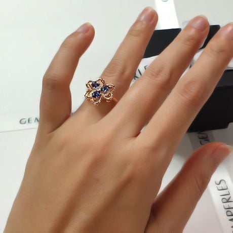 Bague fleur Or jaune fleur anémone. Diamants, saphirs