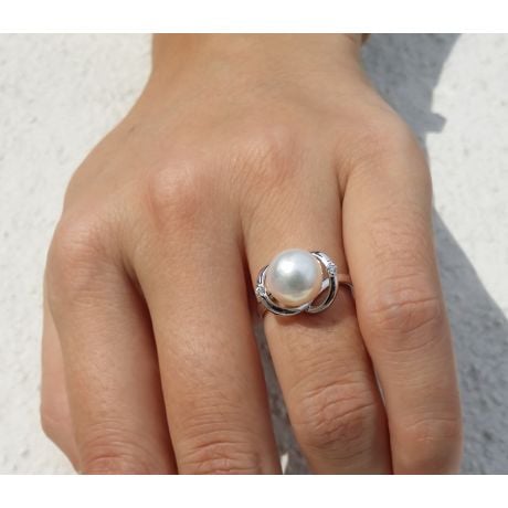 Bague or blanc style circulaire - Perle de culture - 2 diamants sertis