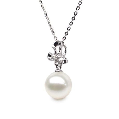 Pendentif perle fleur sauvage - 3 pétales en or blanc - Diamant