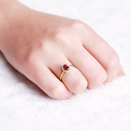 Bague rubis diamants et or jaune - Classique - Contraste éblouissant