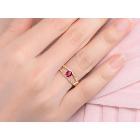 Bague rubis or jaune et diamants sertis
