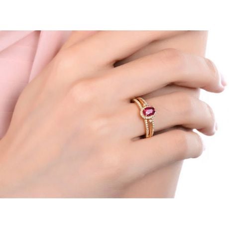 Bague fiançailles rubis or jaune. Diamants