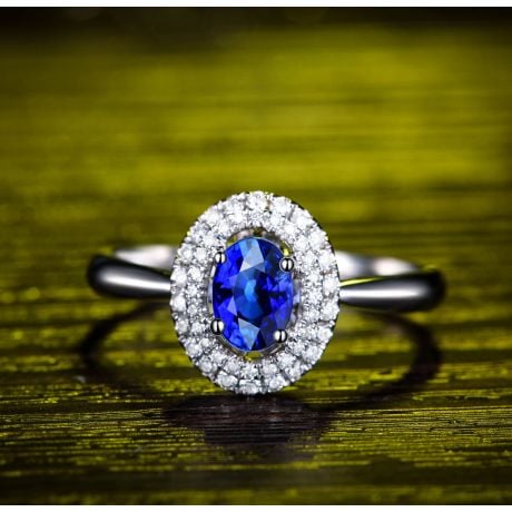 Bague de fiançailles ovale. Or blanc, saphir 0.50ct et diamants