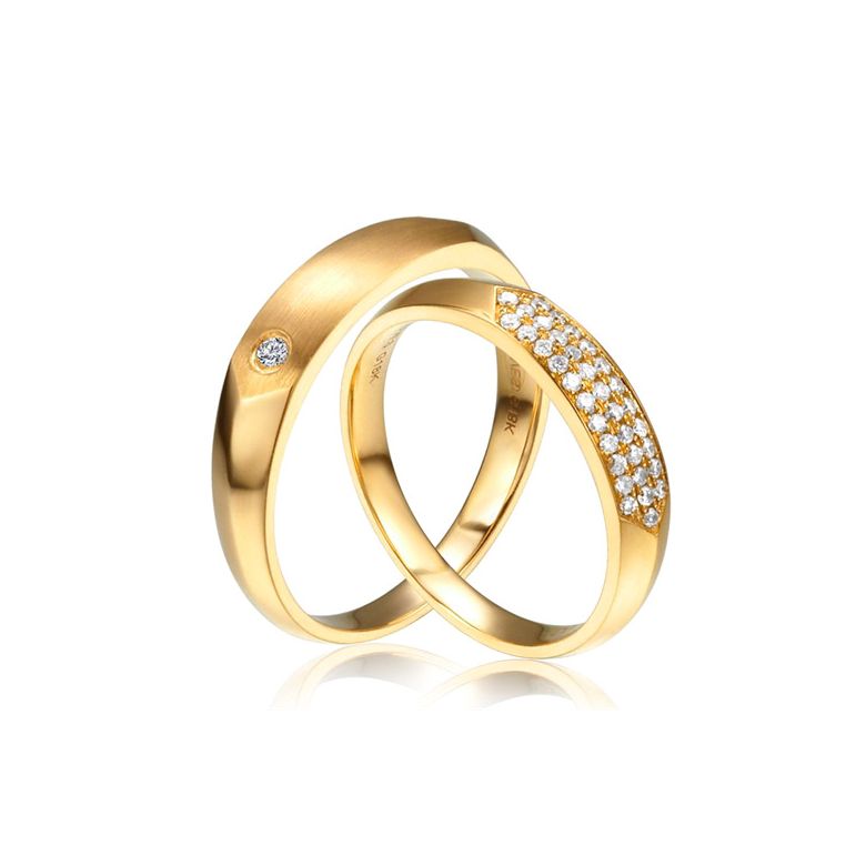 Alliances biseautées or jaune pour Couple - Sertissage en diamants - 1