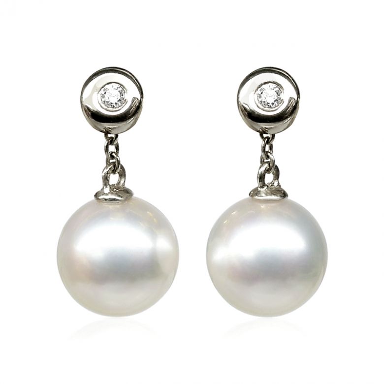 Boucles d'oreilles perles de Chine. Disque d'or blanc, chaînette - 1