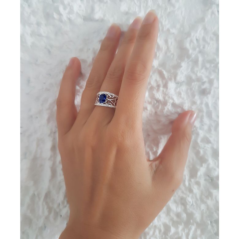 Bague fiançailles saphir 1ct. Or blanc. Motifs brodés dentelles - 6