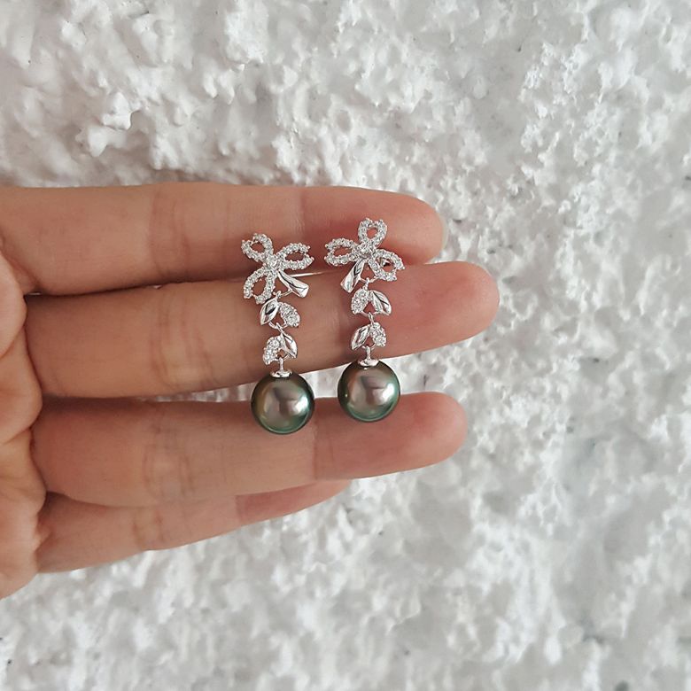 Boucles oreilles or blanc - Perles de Tahiti - Diamants - Composition florale - 7