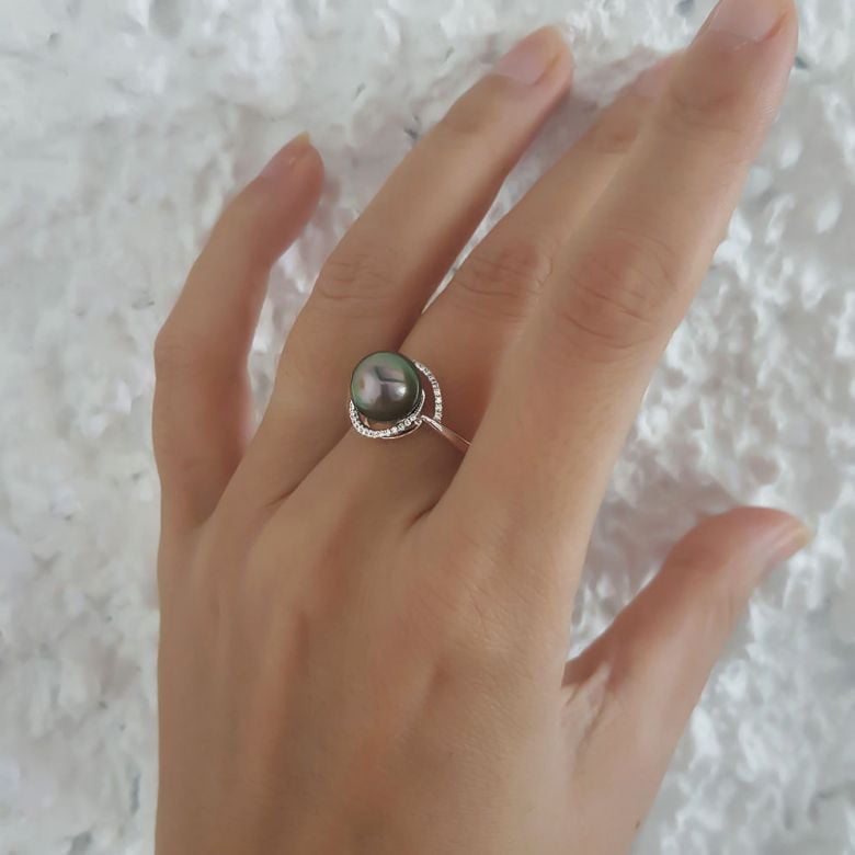 Bague or blanc - Perle de Tahiti encerclée - Diamants sertis griffes - 5
