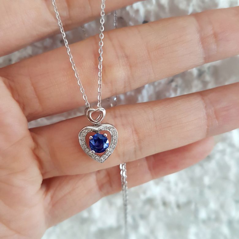 Pendentif Coeur saphir et diamants. Or blanc - 2