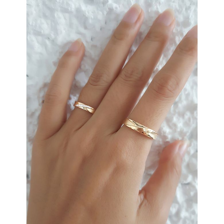 Duo d'alliances prestige. Design en diagonale. Or jaune, diamants - 6