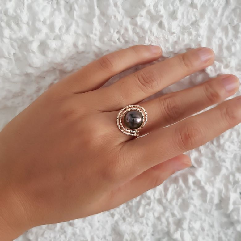 Création d'orfèvrerie - Bague luxe - Perle de Tahiti, or jaune, diamants - 2