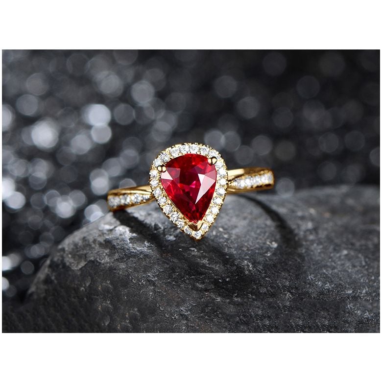 Bague Comtesse Rubis Poire et Diamants. Or jaune - 4