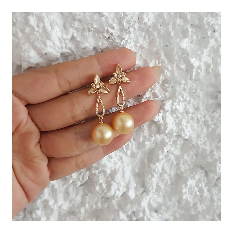 Boucles d'oreilles 3 pétales gold. Perles des mers du Sud - 8