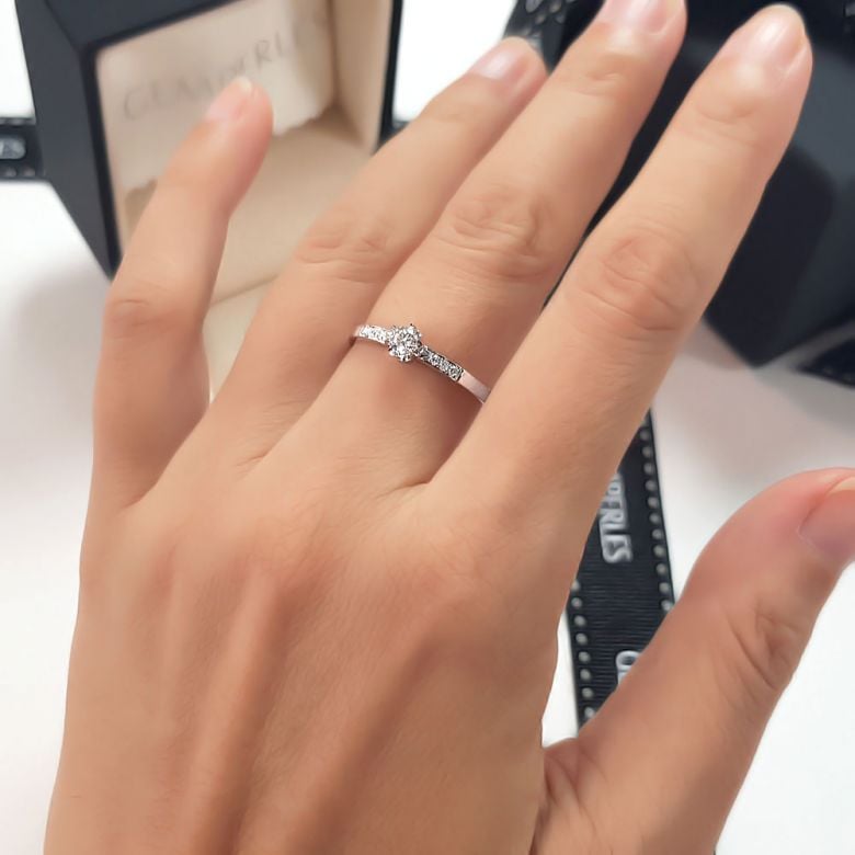 Alliance Solitaire Accompagné Diamants. Or Blanc | Gemperles - 7