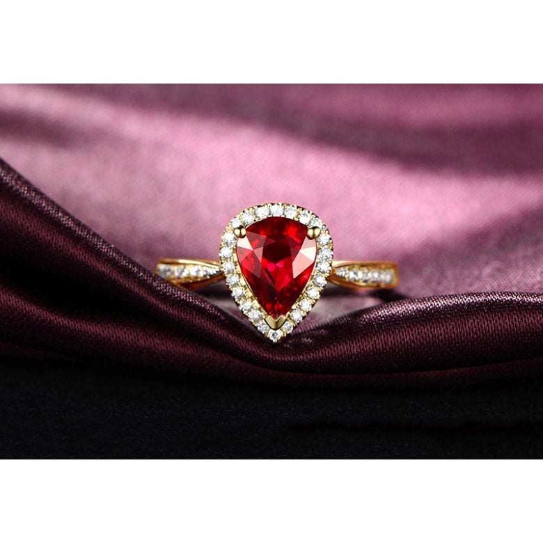 Bague Comtesse Rubis Poire et Diamants. Or jaune - 3