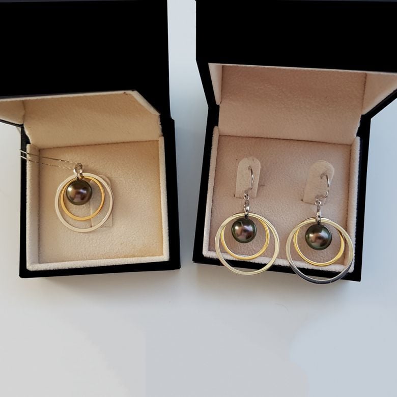 Boucles oreilles en Perles de Tahiti. 2 anneaux or blanc et jaune. Samothrace - 3