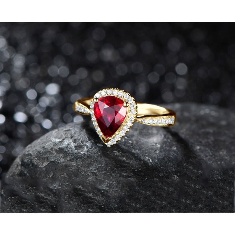 Bague Comtesse Rubis Poire et Diamants. Or jaune - 9