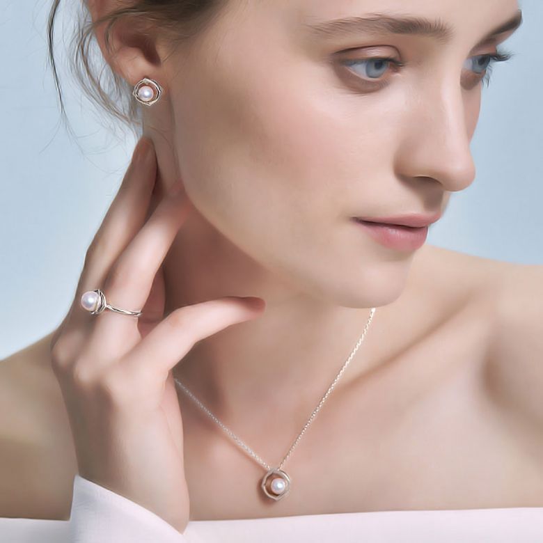 Pendentif, Bague et Boucles Coco Chanel. Perles Akoya, Or blanc, Diamants - 4