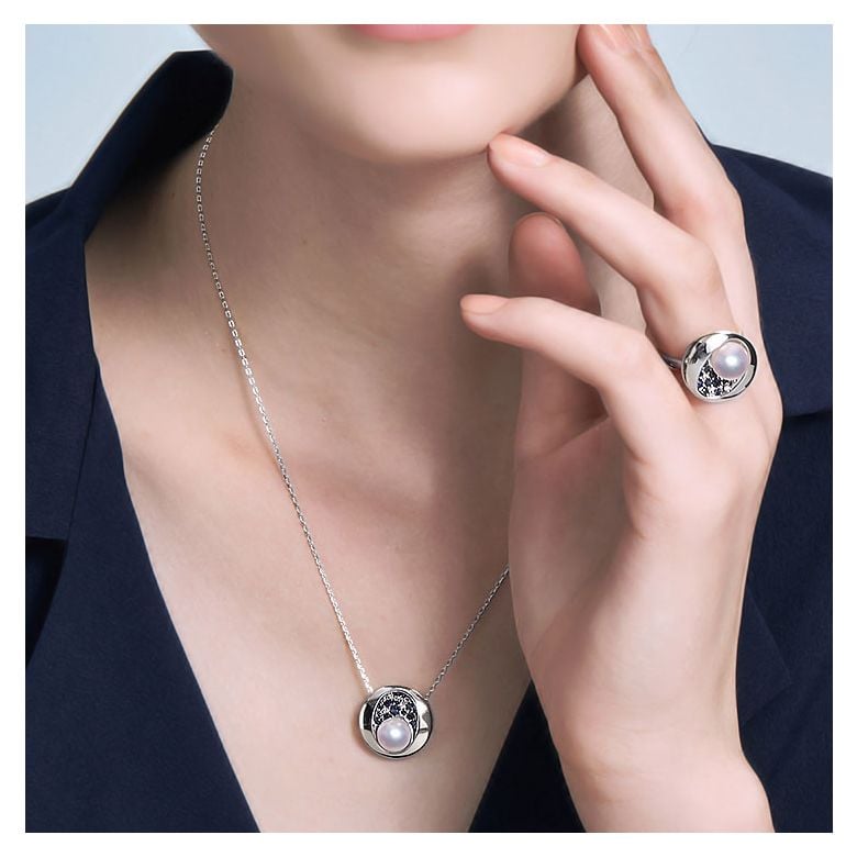Pendentif constellation seiza I Perle Akoya, diamant, saphir, or blanc - 2