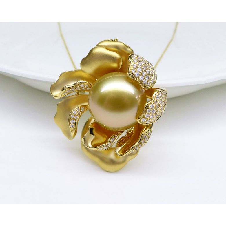 Pendentif Pivoine Or jaune. Perle dorée. Diamants - 12