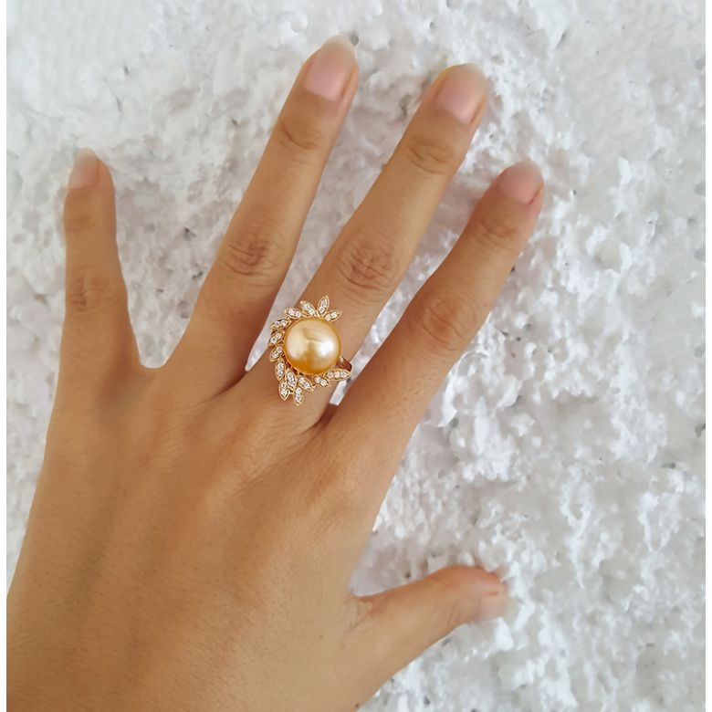 Bague perle australienne - Pétales d'or jaune ajourées, diamants - 2