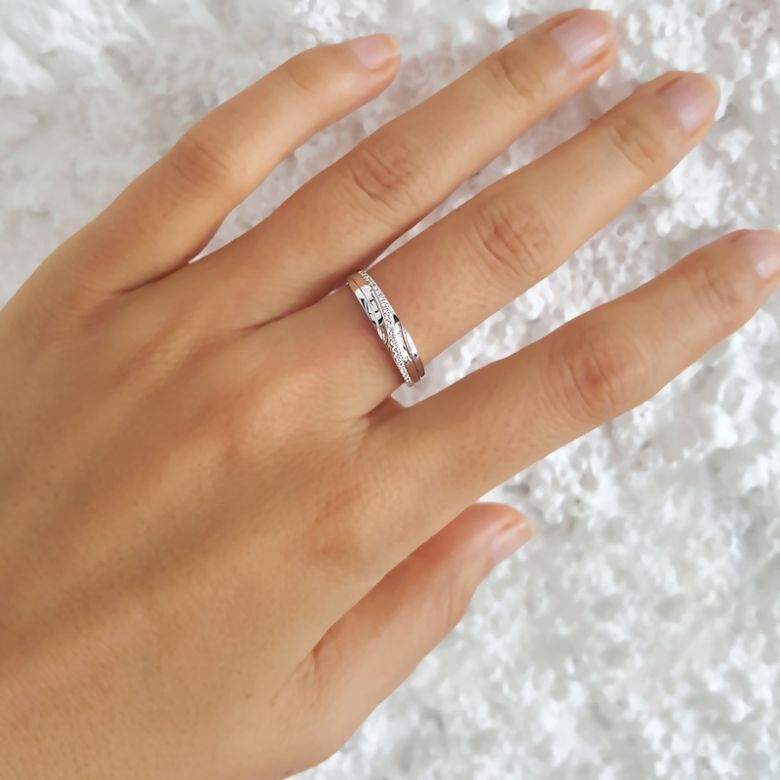 Alliance anneau de prestige. Union symbolique. Diamants, or blanc - 2