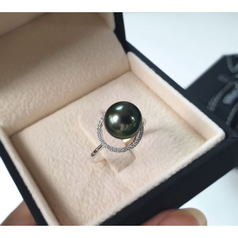 Bague or blanc - Perle de Tahiti encerclée - Diamants sertis griffes - 7