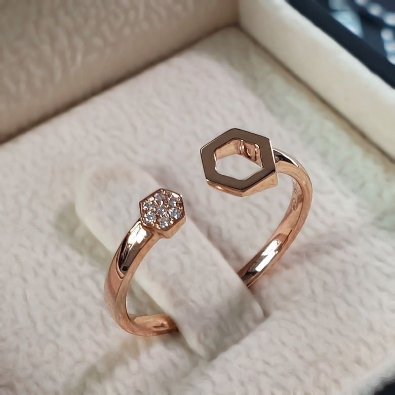 Bague ouverte hexagone. Or rose 18cts, diamants 0.030ct - 1