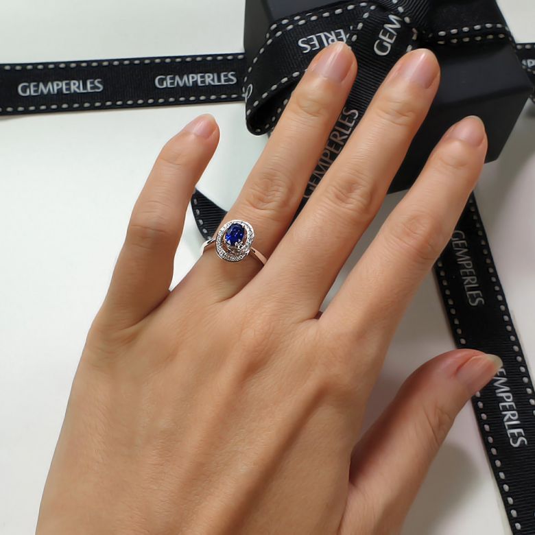 Bague saphir bleu. Or blanc, diamants myriade - 5