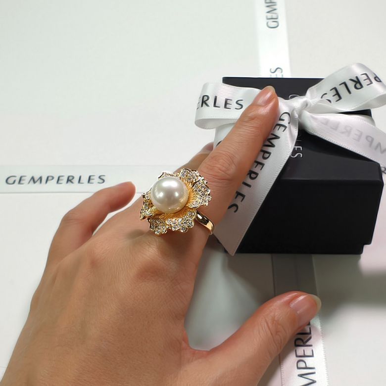 Bague perle d'Australie - Fleur or jaune pétales ajourées - Diamants - 8