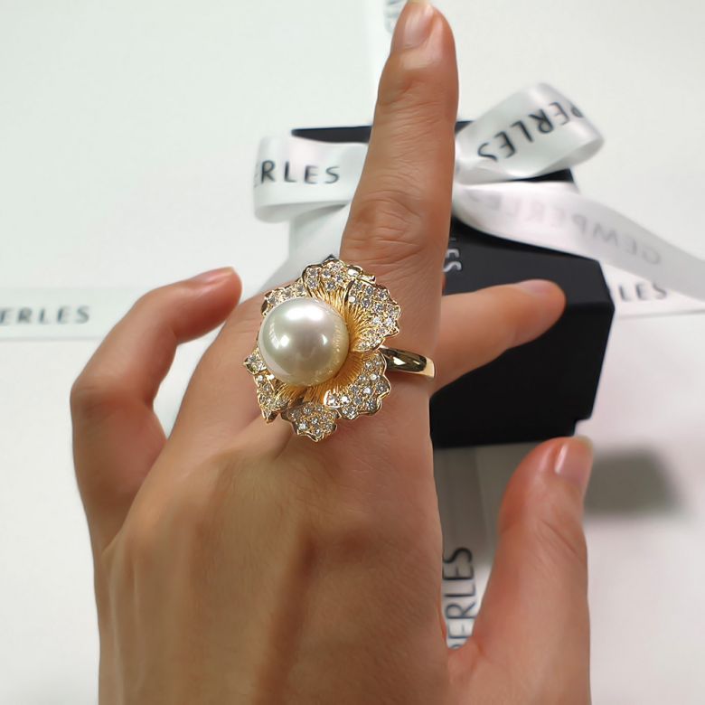 Bague perle d'Australie - Fleur or jaune pétales ajourées - Diamants - 5