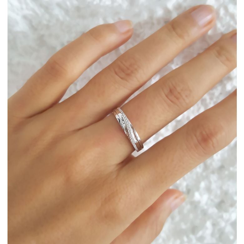 Duo d'alliances prestige - Design en diagonale -  Or blanc, diamants | Gemperles - 4
