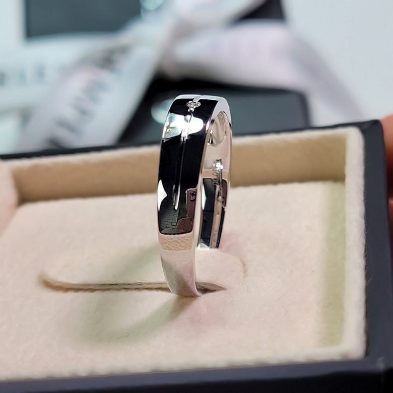 Alliance Homme or blanc 18cts - Diamant serti clos - 6