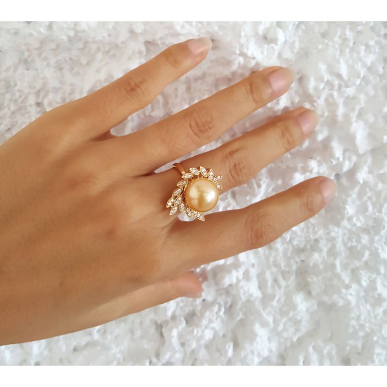 Bague perle australienne - Pétales d'or jaune ajourées, diamants - 9