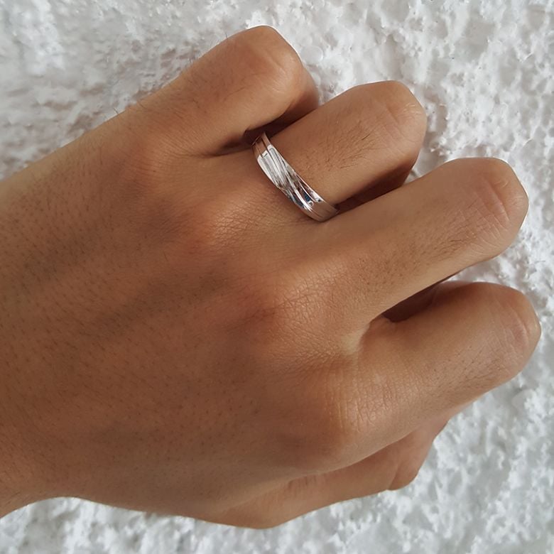 Duo d'alliances prestige - Design en diagonale -  Or blanc, diamants | Gemperles - 6