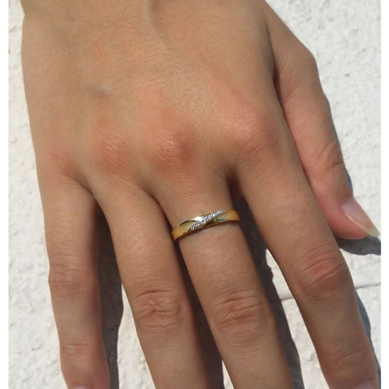 Alliance Femme en or jaune. Sertissage diamants 0.029ct - 2