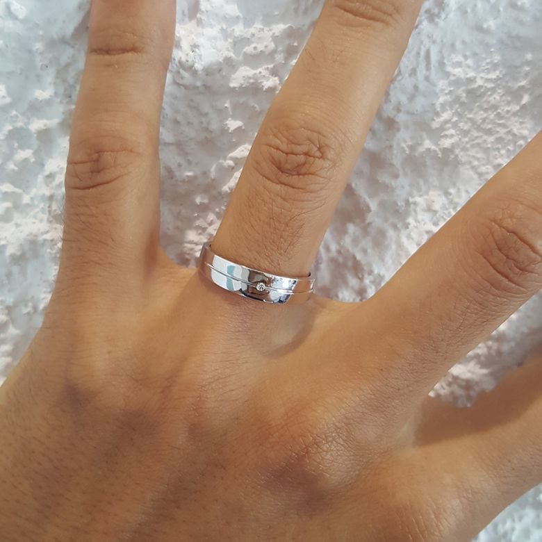 Alliance Homme or blanc 18cts - Diamant serti clos - 4