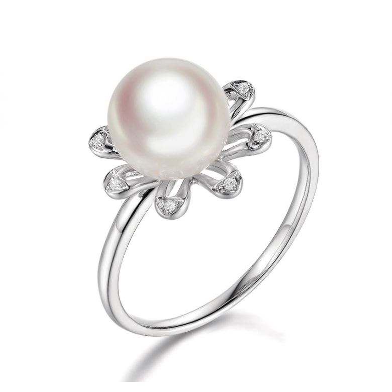 Bague fleur des neiges. Or blanc, pétales de diamants - 1