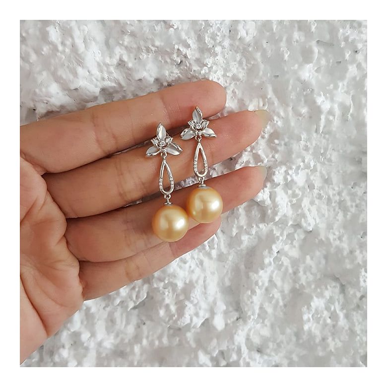 Boucles d'oreilles 3 pétales gold. Perles des mers du Sud or blanc - 8