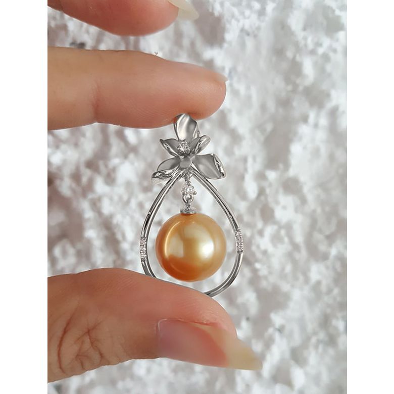 Boucles d'oreilles 3 pétales gold. Perles des mers du Sud or blanc - 10