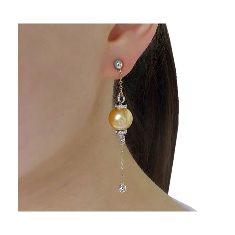 Pendants d'oreilles. Chainettes Or blanc, perles d'Australie dorée et diamants - 2
