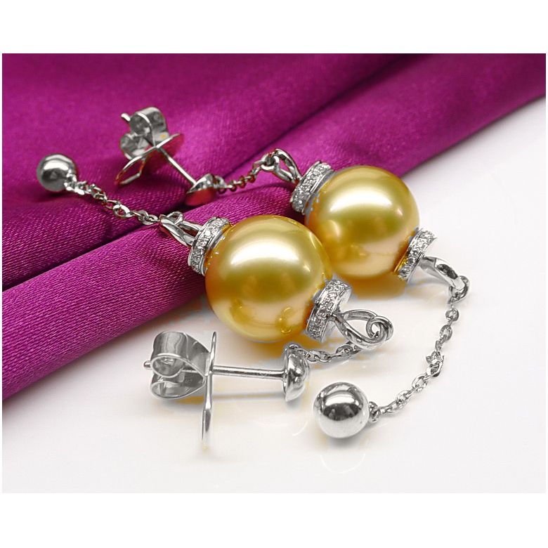 Pendants d'oreilles. Chainettes Or blanc, perles d'Australie dorée et diamants - 3