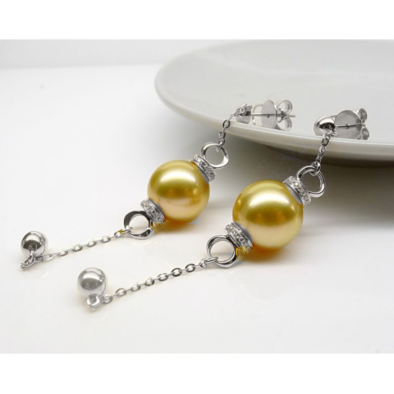 Pendants d'oreilles. Chainettes Or blanc, perles d'Australie dorée et diamants - 6