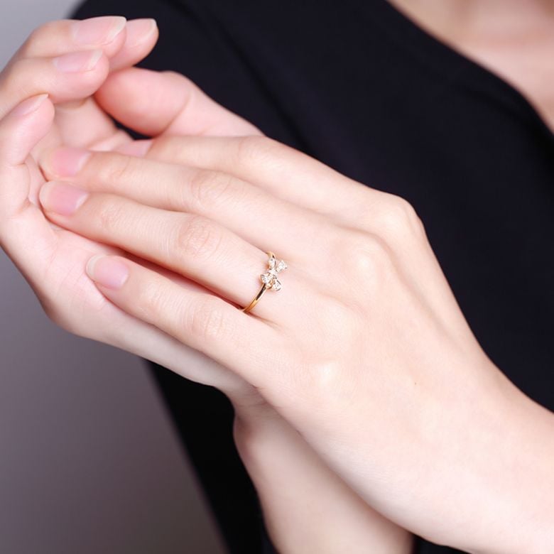 Bague petit noeud Or jaune 18cts. Diamants 0.080ct - 2