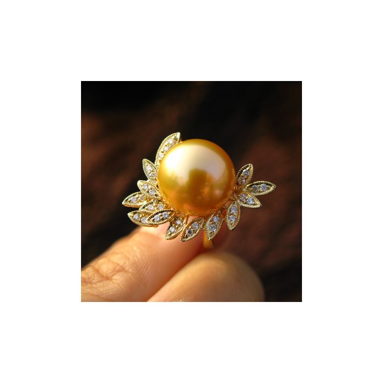 Bague perle australienne - Pétales d'or jaune ajourées, diamants - 6