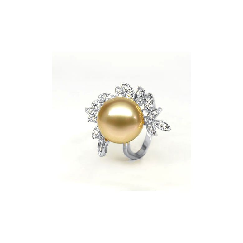 Bague perle australienne - Pétales d'or blanc ajourées, diamants - 5