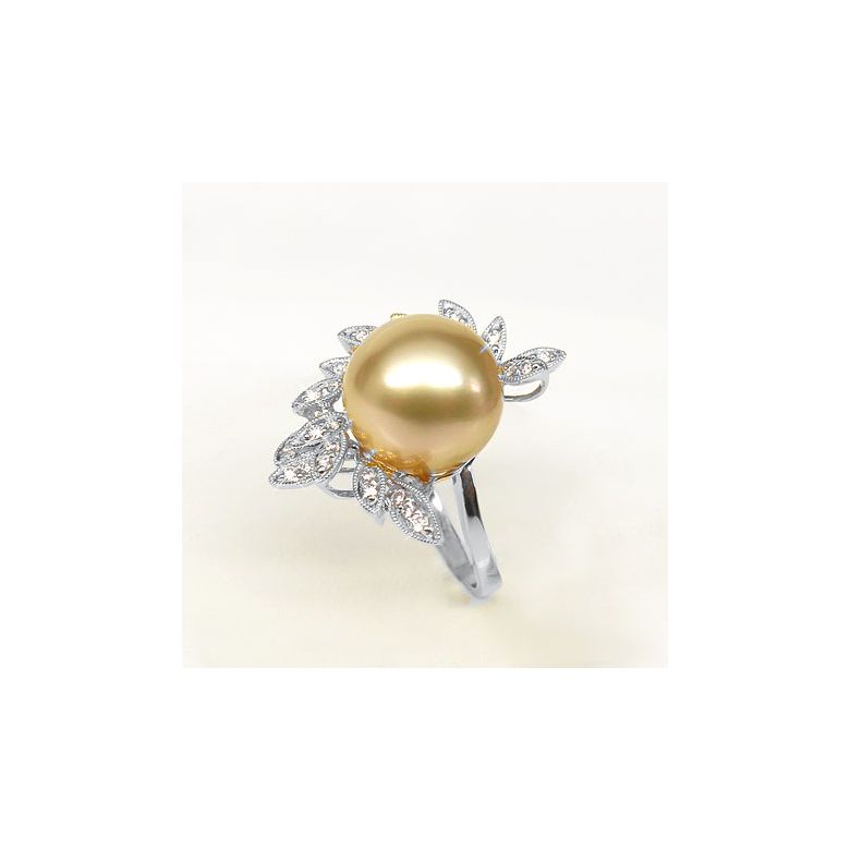 Bague perle australienne - Pétales d'or blanc ajourées, diamants - 3