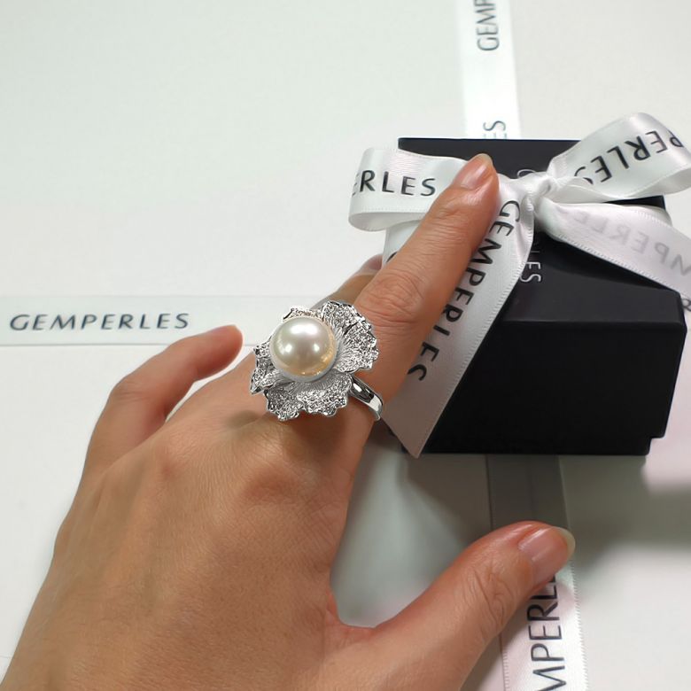 Bague perle d'Australie - Fleur or blanc pétales ajourées - Diamants - 8