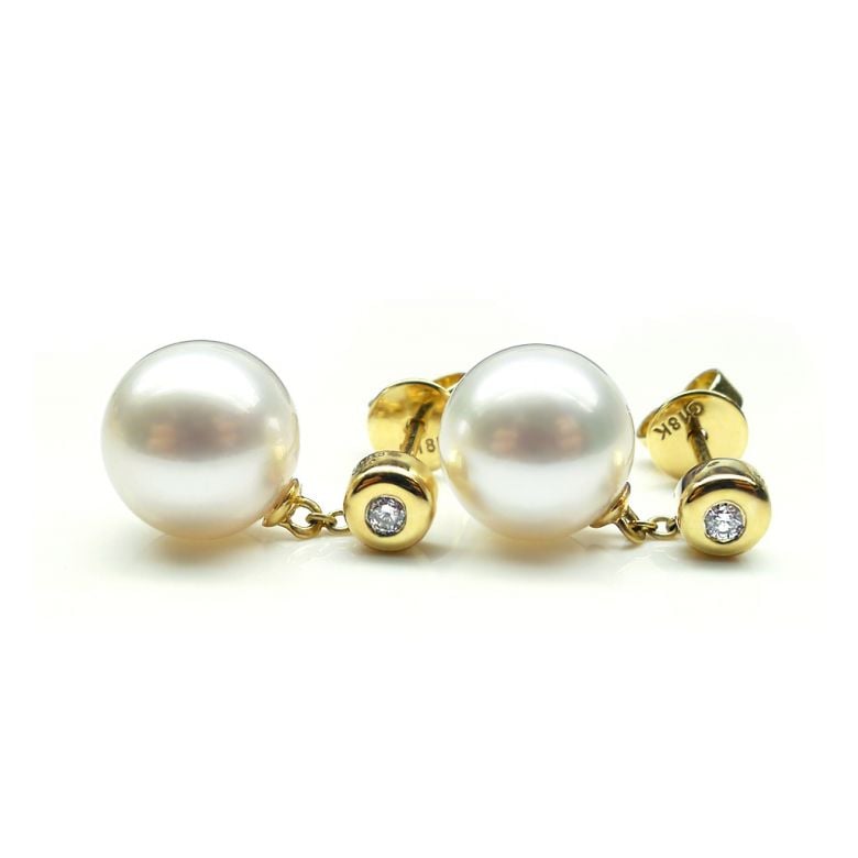 Pendants d'oreilles en perles de culture. Disque d'or et chaînette - 2